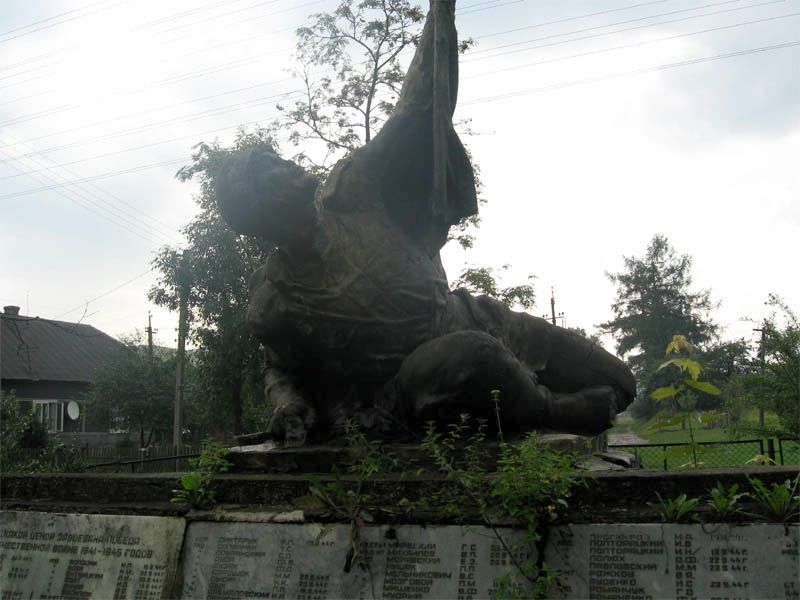 Братская могила в с. Стрелки Старосамборского района